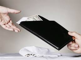 Những lưu ý khi áp dụng tiền tip ở nước ngoài