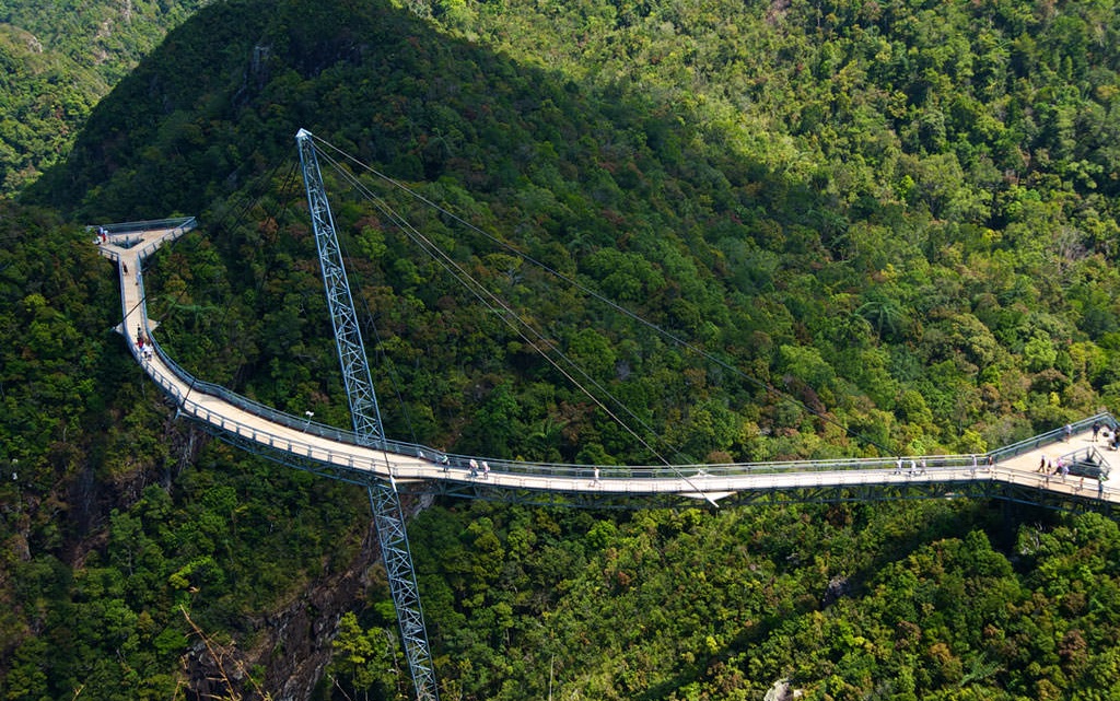 Cây cầu bộ hành lơ lửng giữa trời tại Langkawi