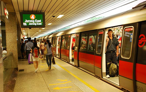 Cách đi tàu điện ngầm khi du lịch Singapore