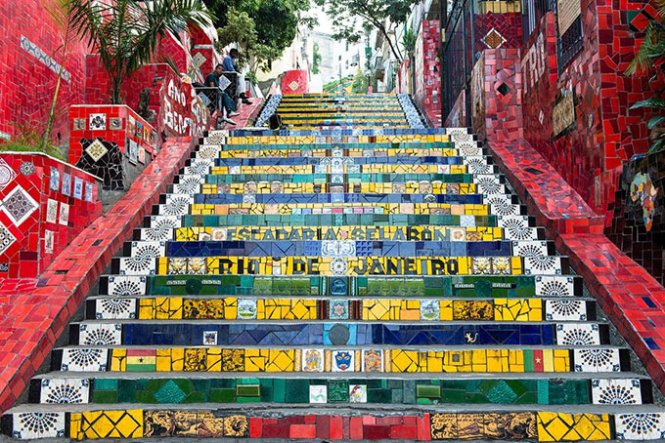 Những bậc thang Selaron nghệ thuật ở Rio de Janeiro