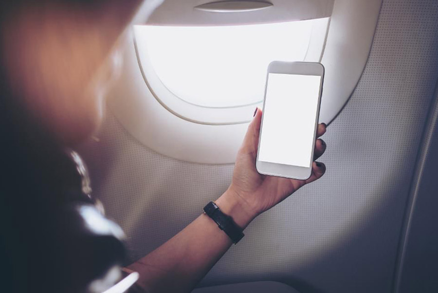 Điều gì sẽ xảy ra nếu không tắt điện thoại trên máy bay