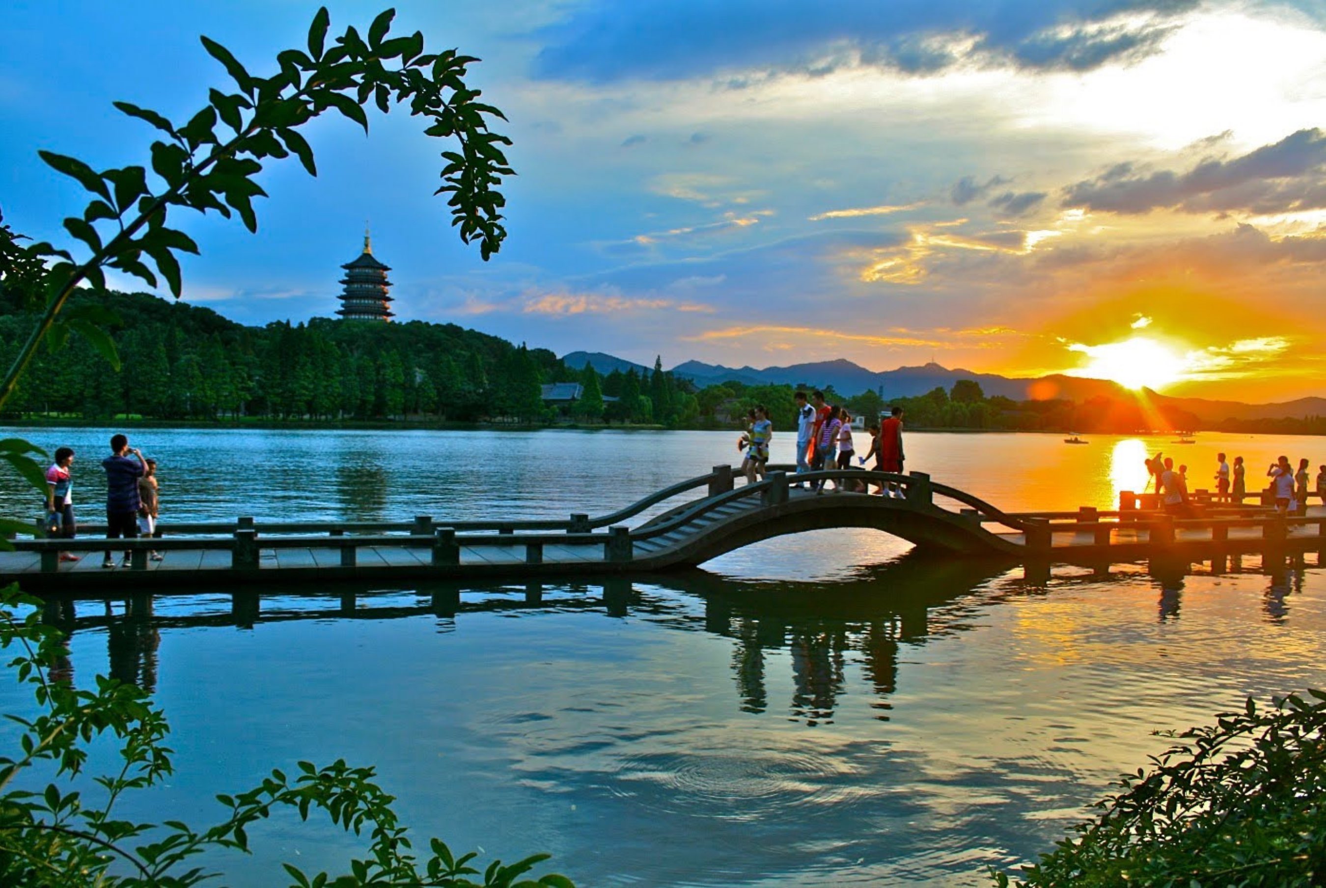 Thưởng ngoạn khung cảnh như mộng tại Tây Hồ Hàng Châu