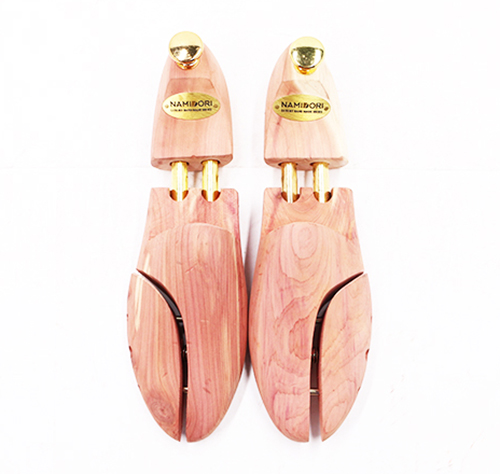 SHOE TREES