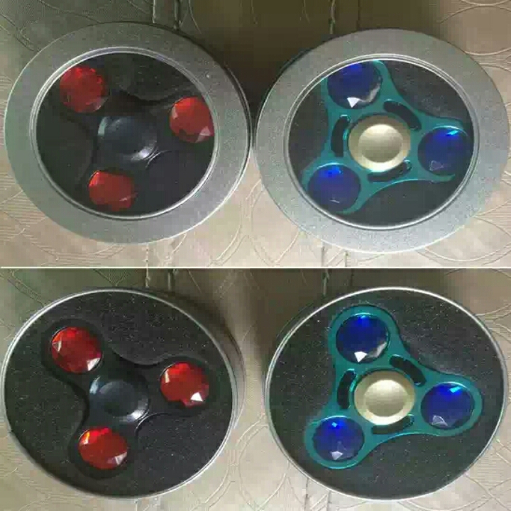 quay hand spinner mắt ngọc