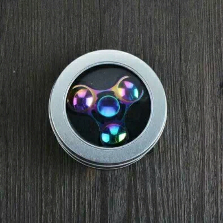 quay hand spinner mắt ngọc