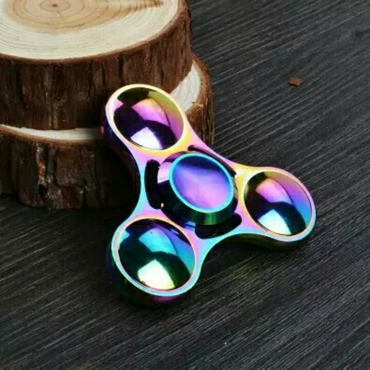 quay hand spinner mắt ngọc