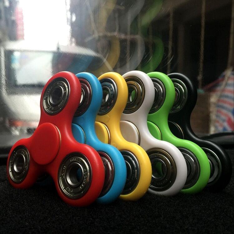 Con quay thần kỳ Hand Spinner