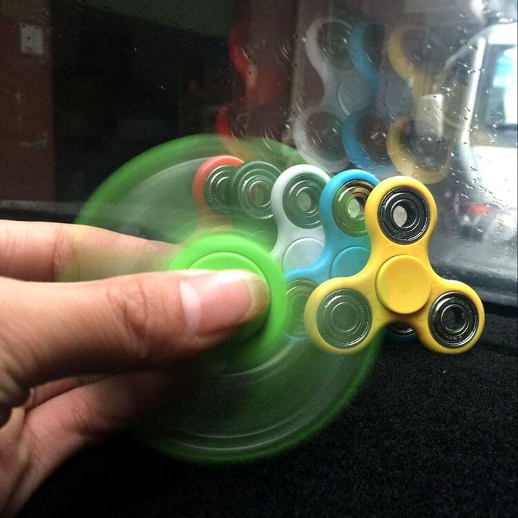 Con quay thần kỳ Hand Spinner