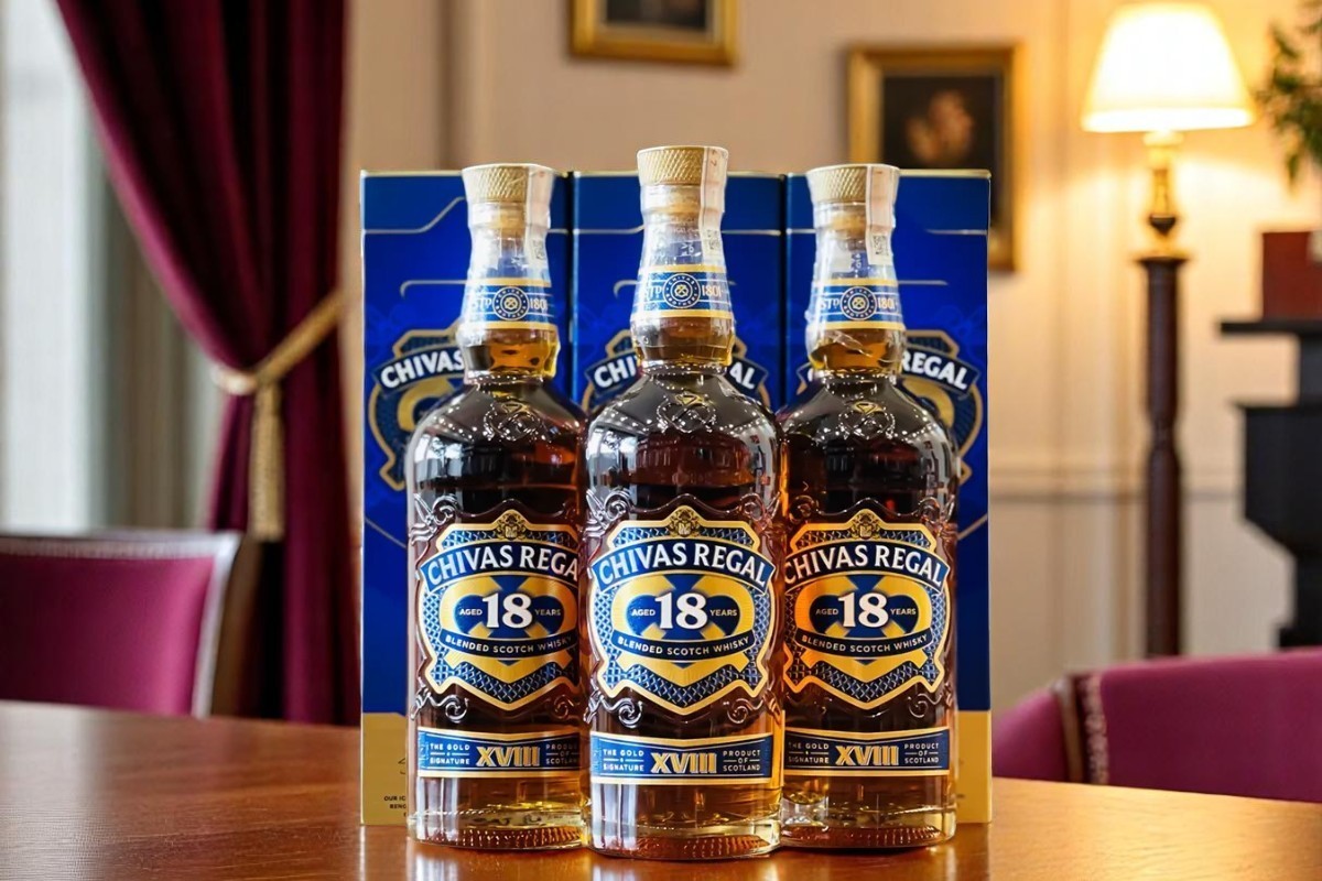 3 chai rượu Chivas 18 mẫu mới chính hãng 