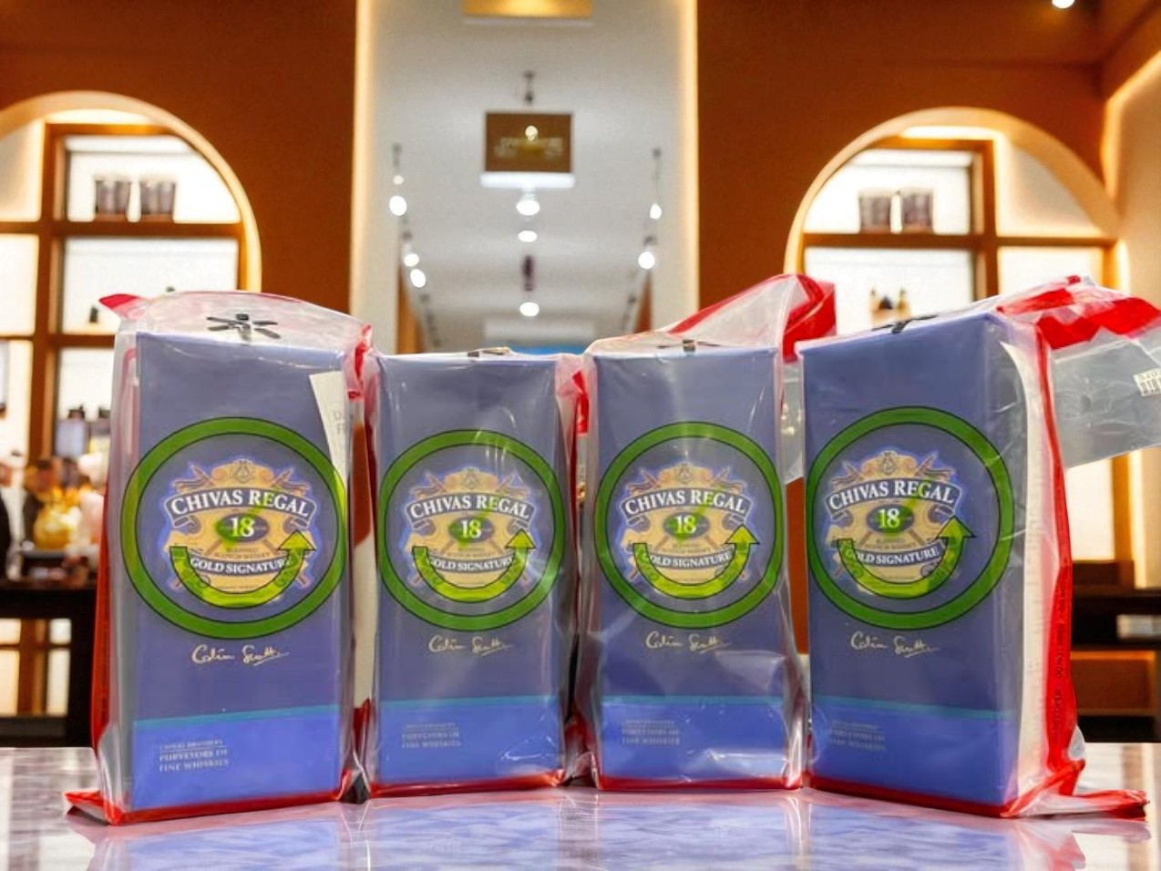 4 hộp rượu Chivas 18 xách tay duty free
