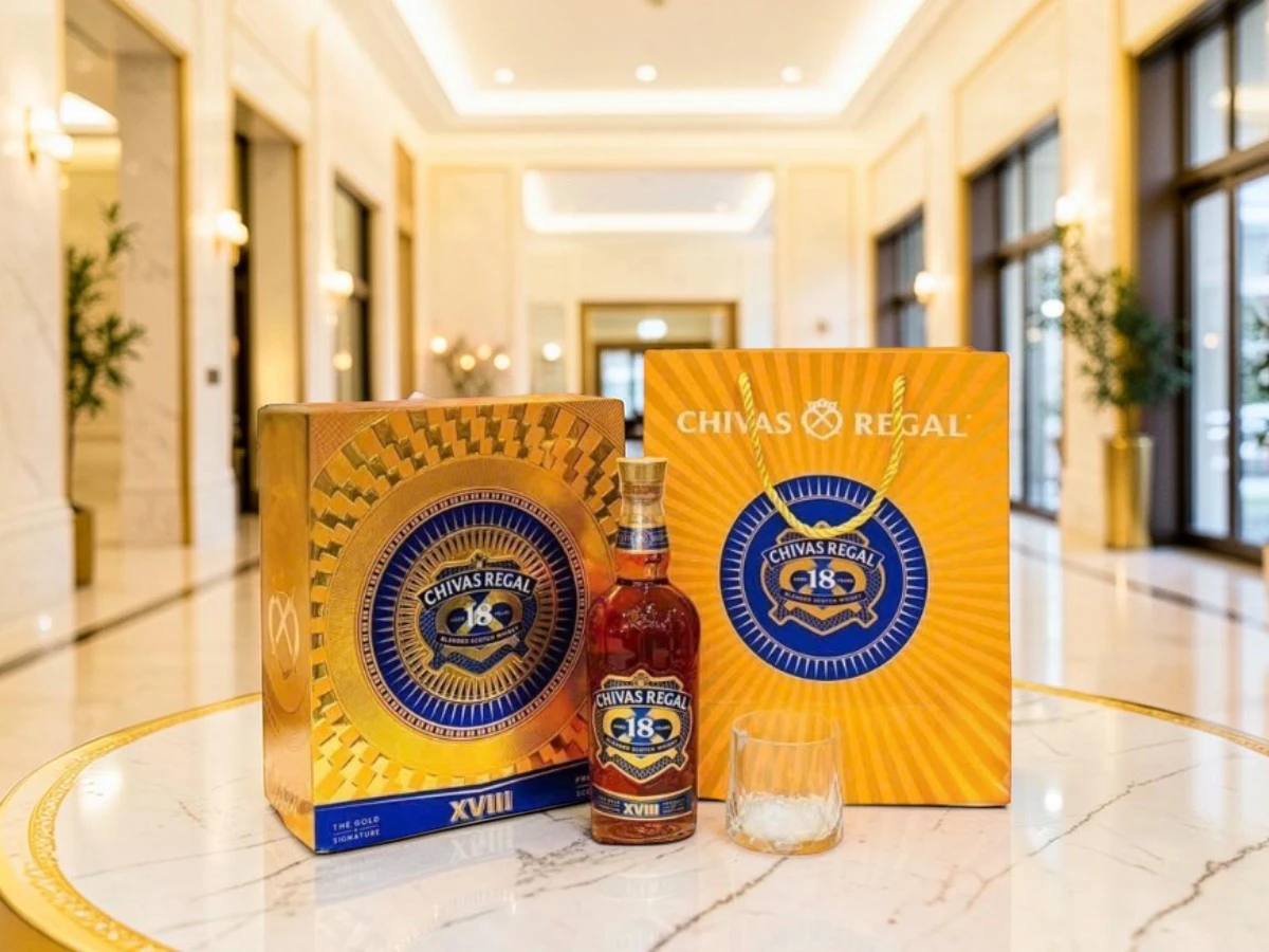 hộp quà rượu chivas 18 gold signature hộp quà Tết 2027 chính hãng