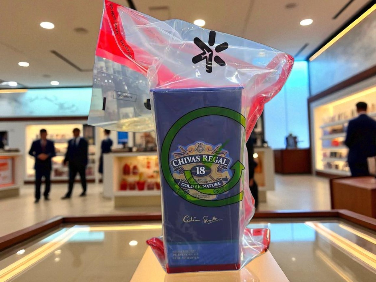Hộp rượu Chivas 18 xách tay sang trọng 