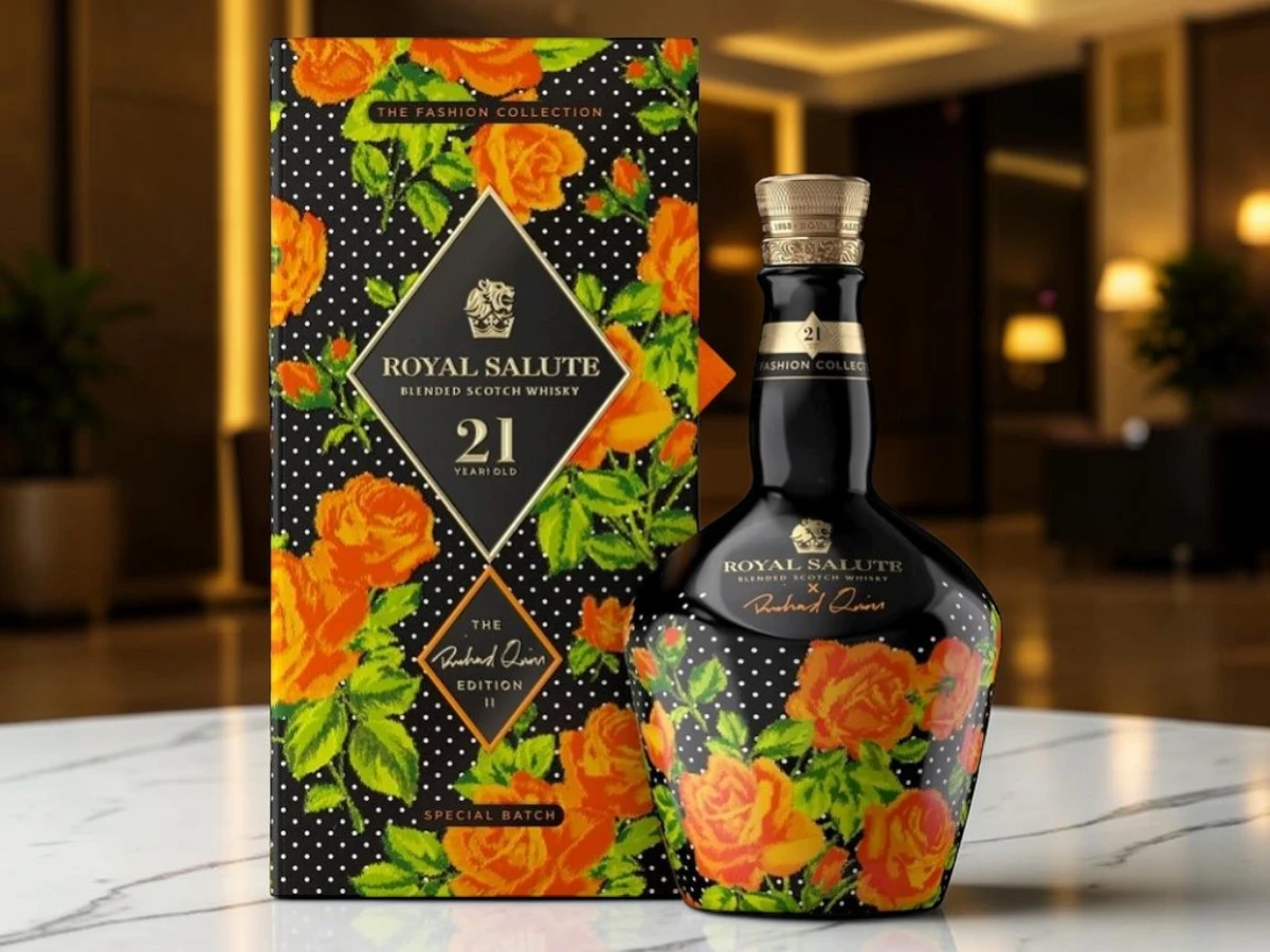 Cận cảnh Rượu Royal Salute 21 Richard Quinn Edition II Roses