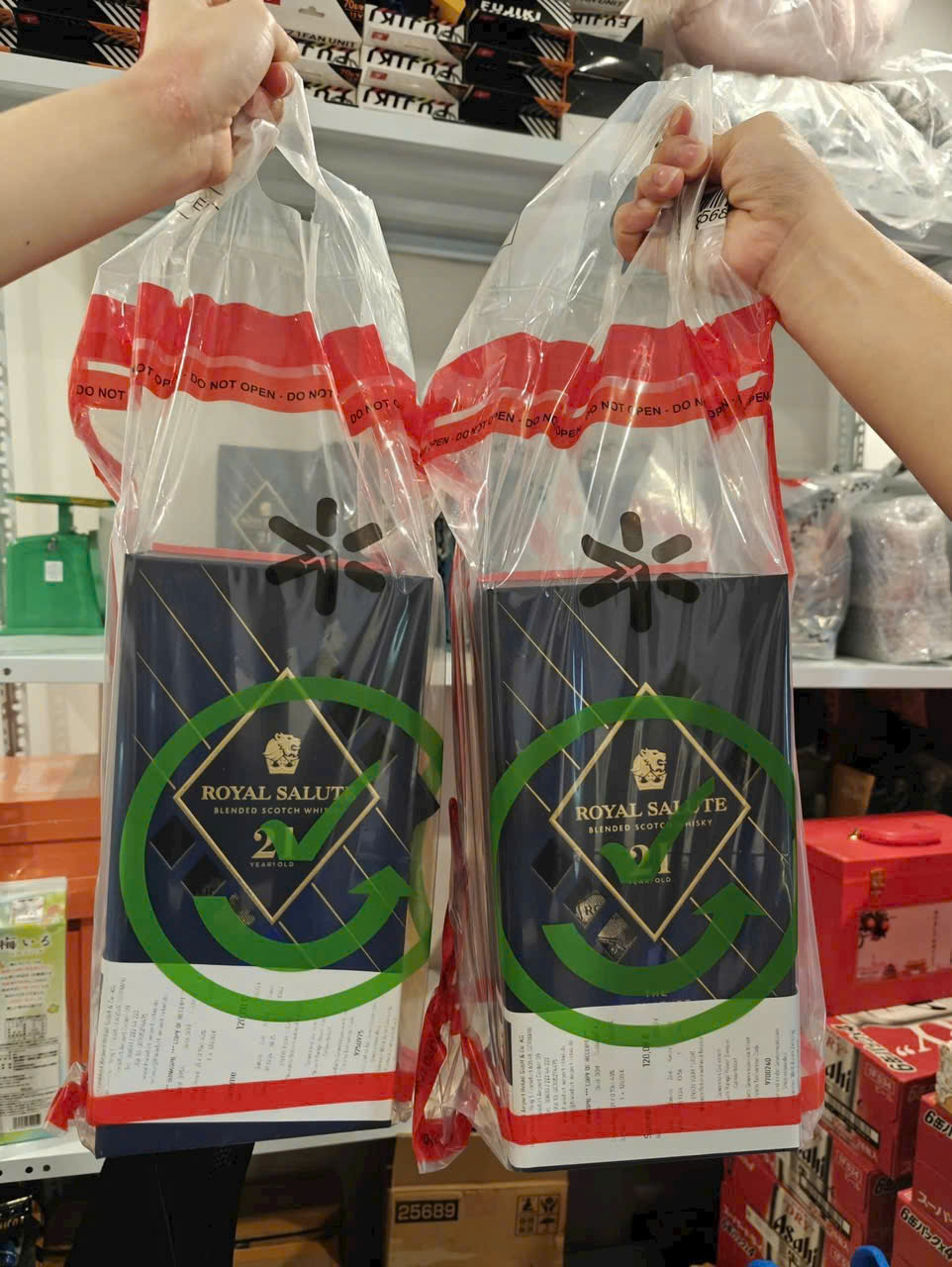Rượu Chivas 21 xách tay Duty Free giá tốt