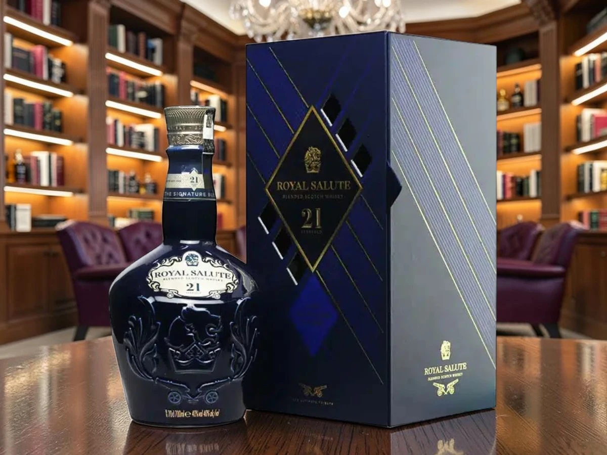 Thiết kế sang trọng rượu Chivas 21 năm