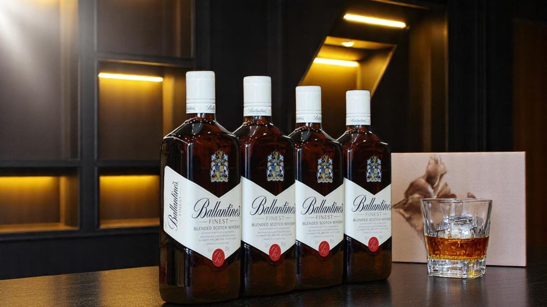 4 chai rượu Ballantines Finest