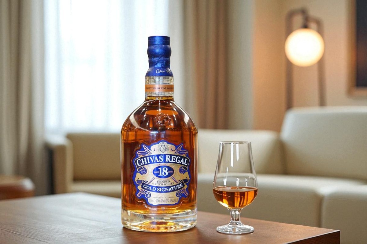 Rượu Chivas 18 uống bằng ly miệng hẹp