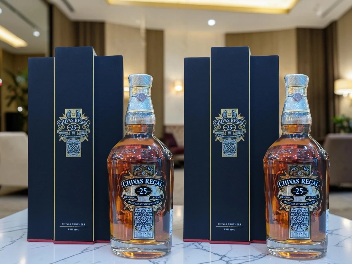 hai hộp rượu Chivas 25 chính hãng