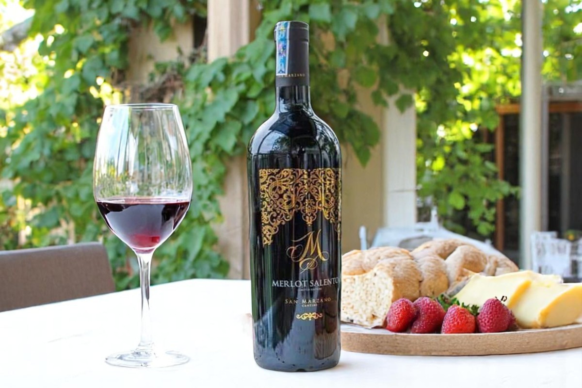 Thưởng thức rượu vang M Merlot Salento Limited Editon