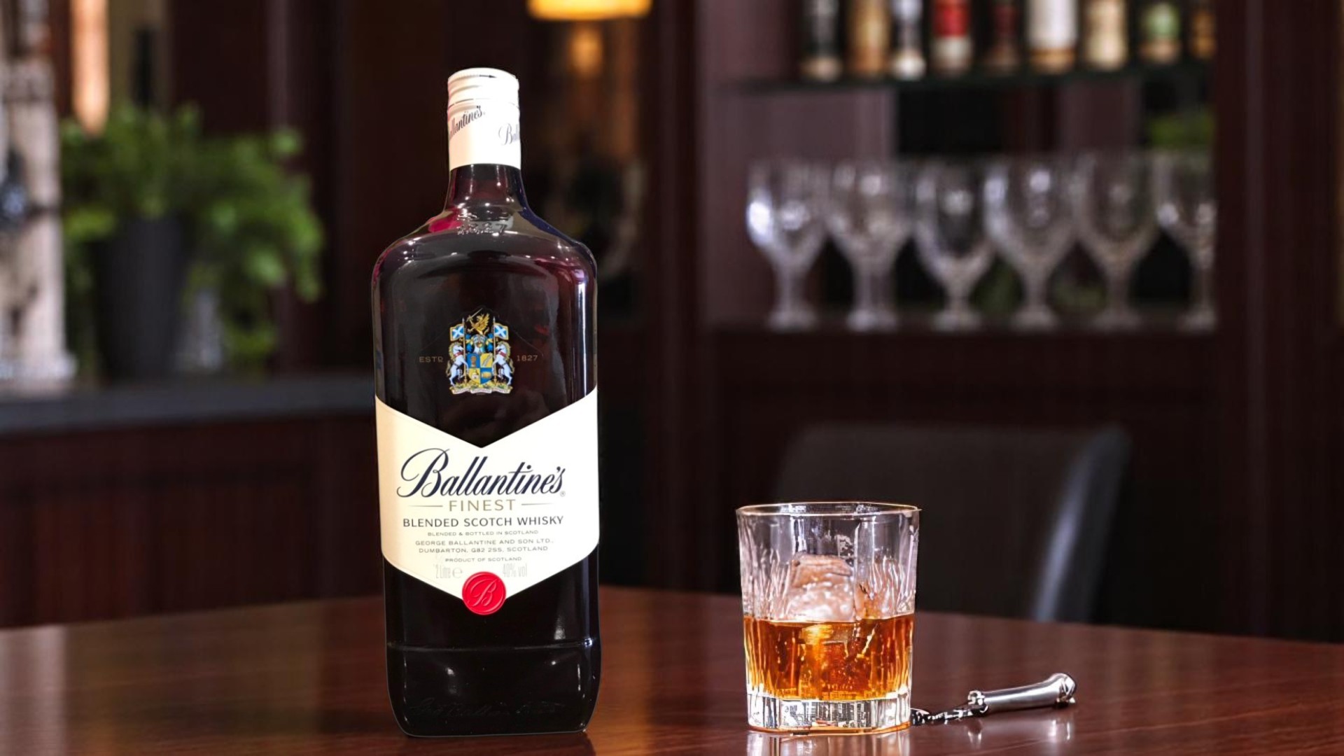 Thưởng thức rượu Ballantines Finest 1 lít