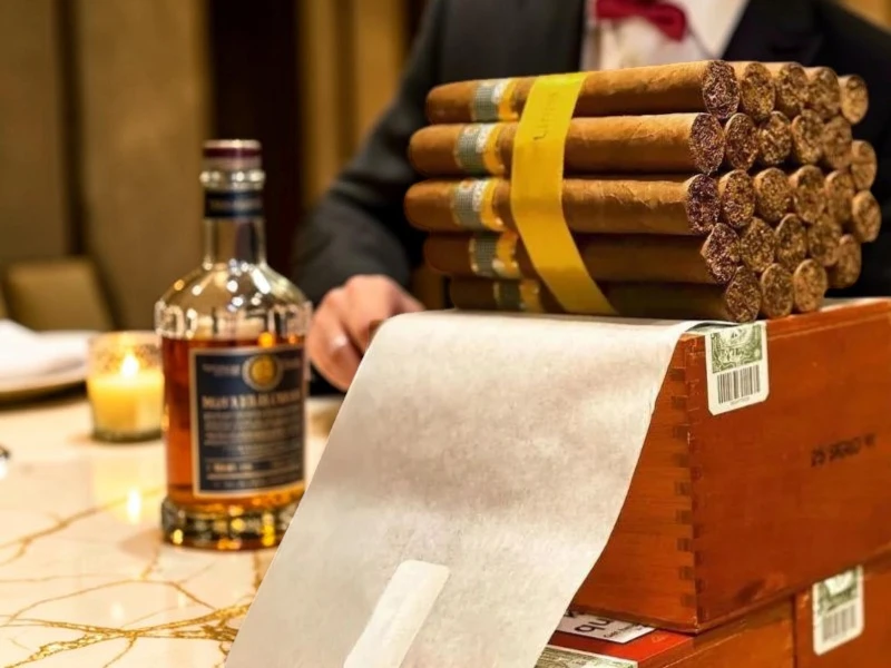 Cận cảnh bó 25 điếu xì gà Cohiba Siglo 6 thắt ruy băng vàng nguyên hộp