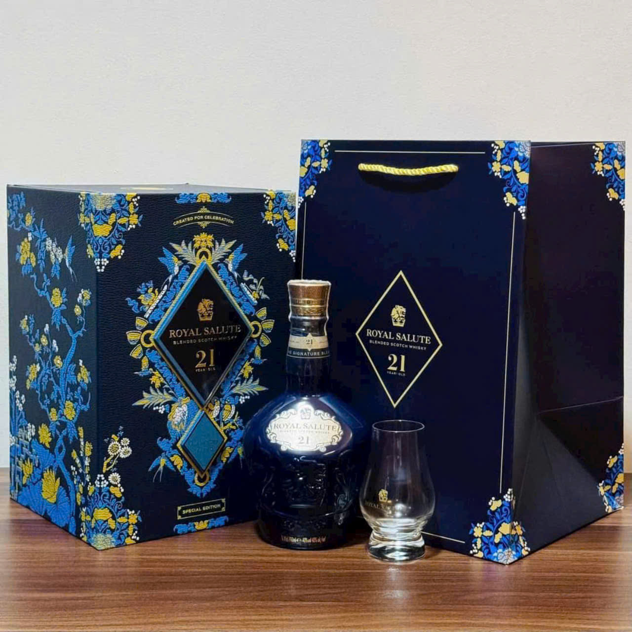  Rượu Chivas Regal 21 Royal Salute – Hộp quà Tết 2025
