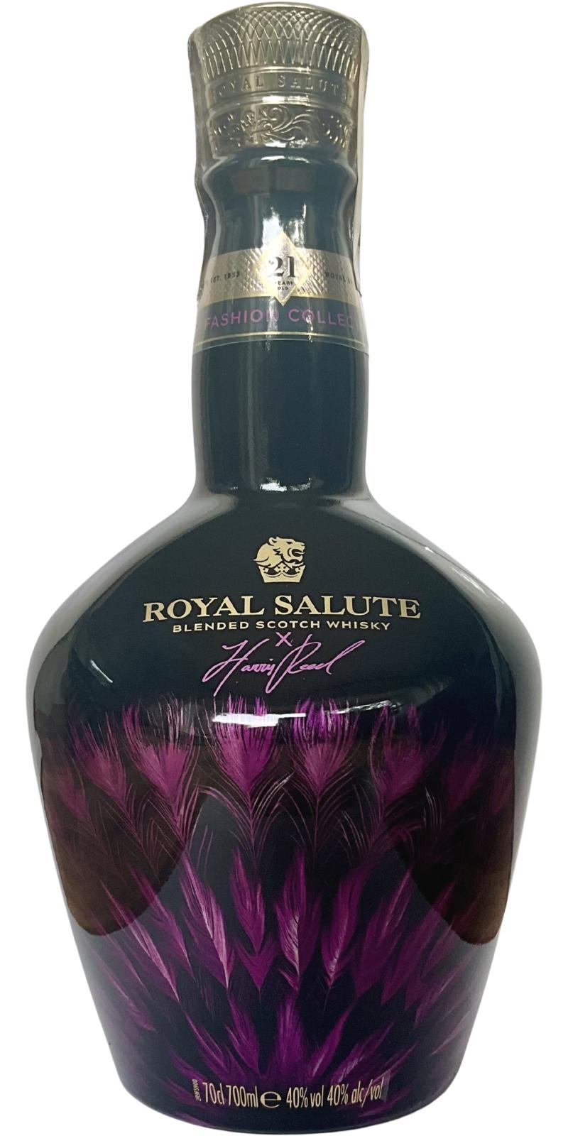 Rượu Royal salute 21 year Harris Edition màu tím.