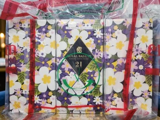 Rượu Royal Salute 21 Richard Quinn Xách Tay