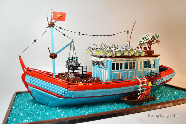 Tàu Đánh cá Hoàng Sa Trường Sa được lắp bằng LEGO