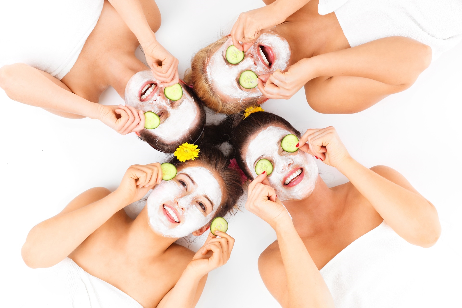 3 Bí quyết giúp bạn gái có làn da xinh không lo mụn suốt mùa Tết