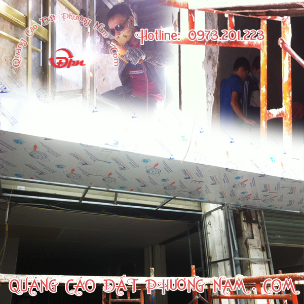 Để có một bảng hiệu alu đẹp thẫm mỹ cao