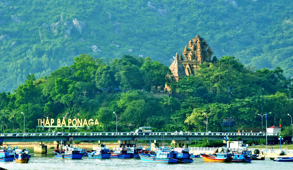 NỀN KIẾN TRÚC ĐỘC ĐÁO CỦA THÁP BÀ PONAGAR