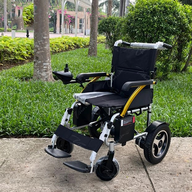 Xe lăn điện Lucass XE-122L xe lăn điện khung nhôm siêu nhẹ