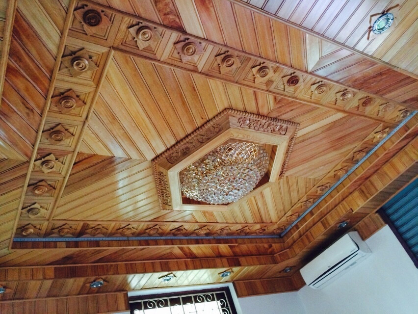Trần gỗ- Báo giá các loại trần Gỗ 13 tran go phong khach 4