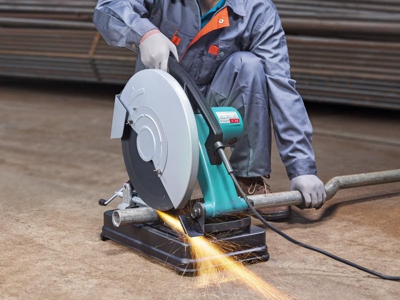 Nên mua máy cắt sắt bàn hay máy cắt sắt thuỷ lực cầm tay?