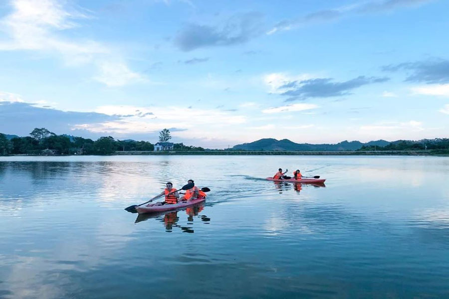 hoạt động chèo kayak