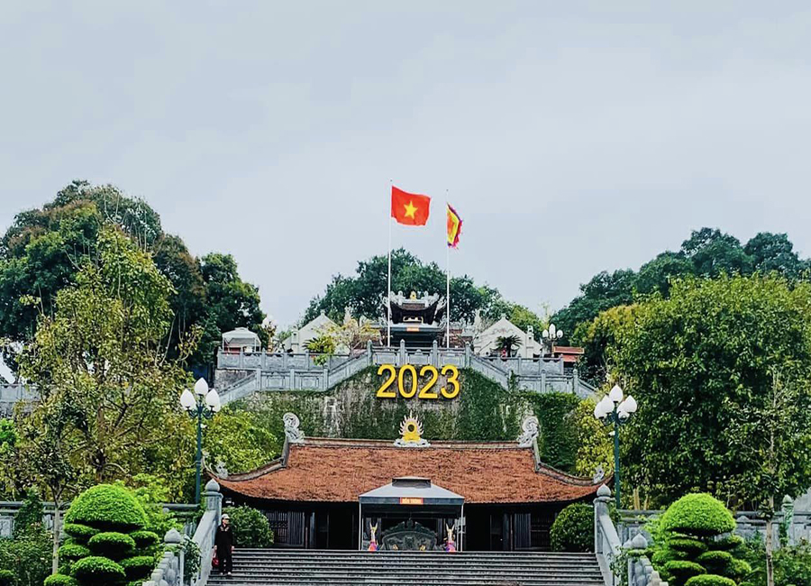 Đền Cửa Ông Cầu Gì: Những Điều Cần Biết Khi Đi Lễ Cầu Tài Lộc và Bình An