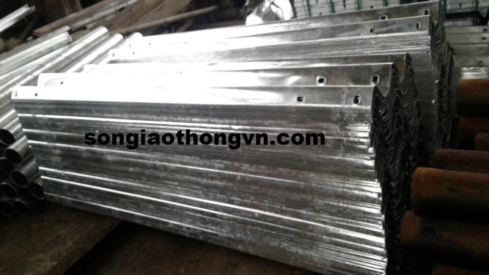 Tấm sóng mạ kẽm nhúng nóng dài 3,32m dày 3mm