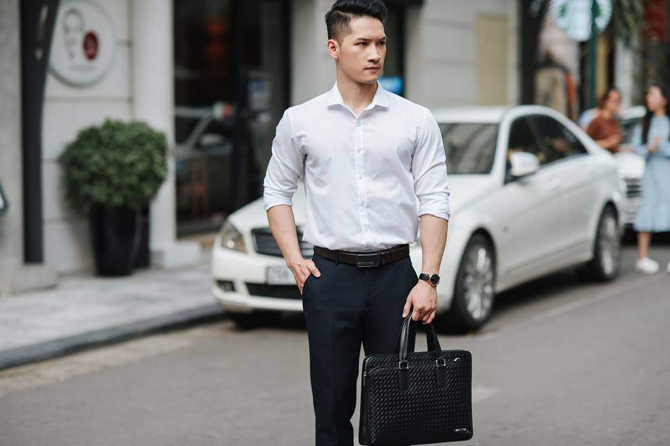 Sử dụng túi xách da thật - sở thích của đấng mày râu