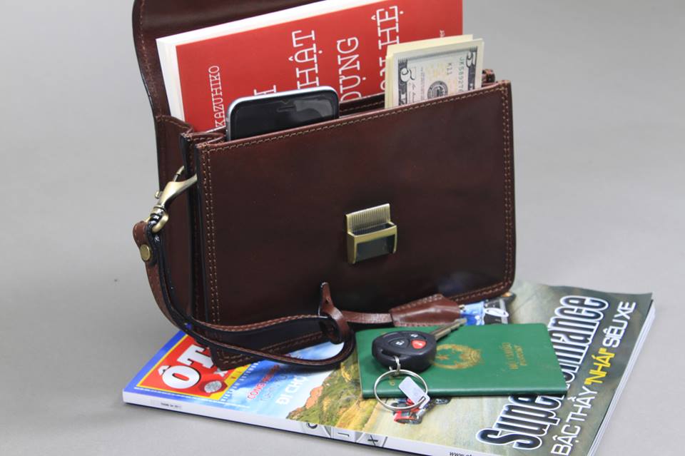 Những mẫu ví cầm tay nam có thể để được ipad mini