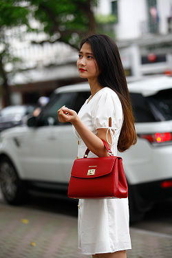 Túi nữ màu đỏ