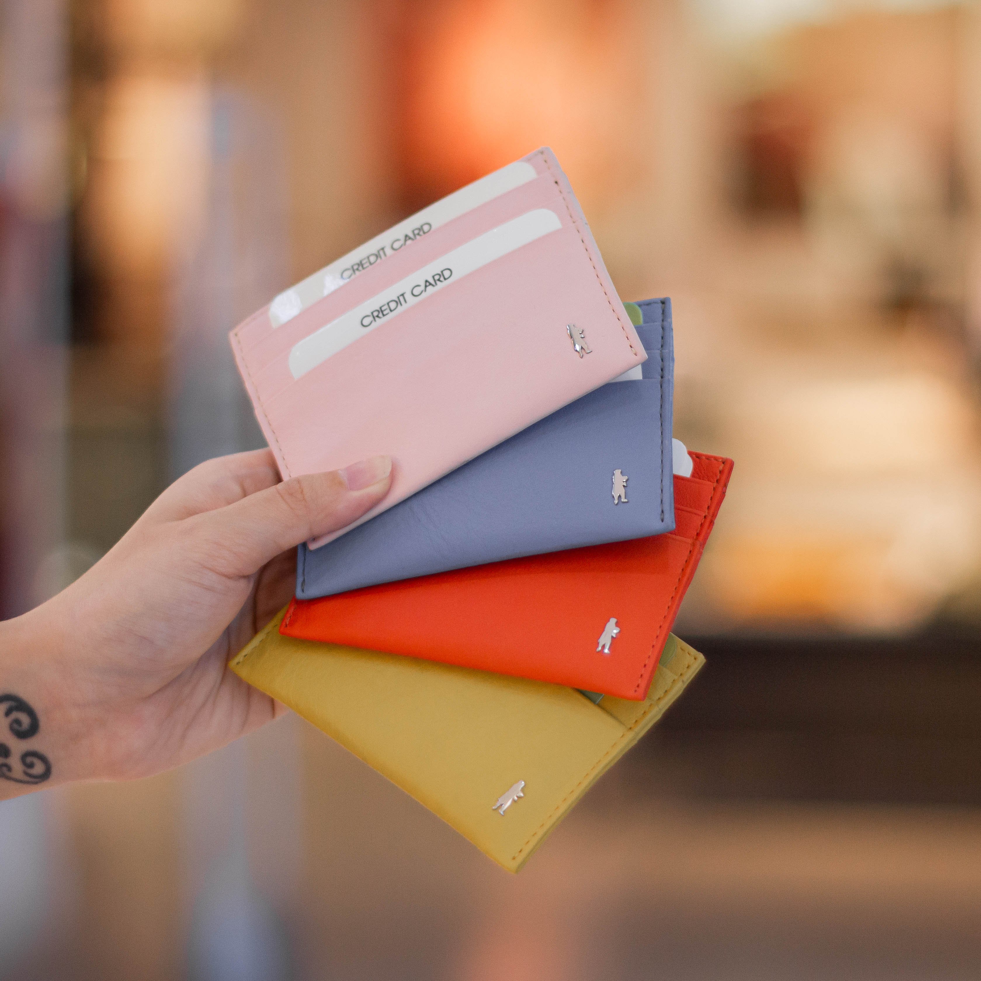Những lợi ích khi mua ví đựng namecard làm quà tặng?