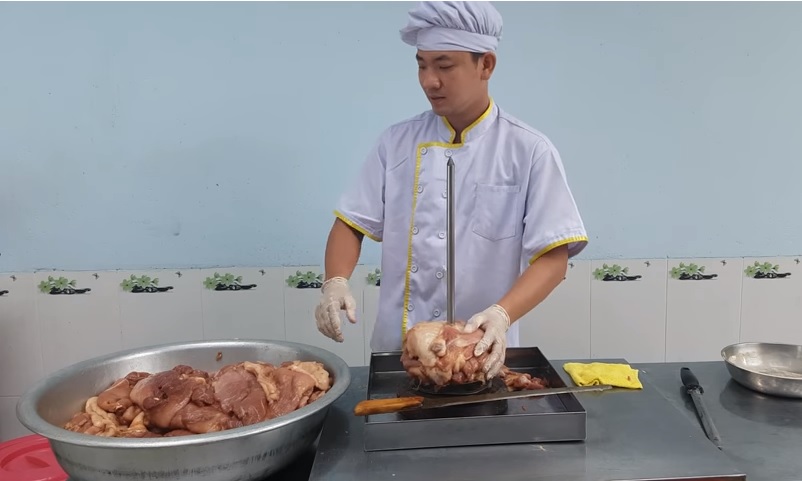 xếp-thịt-vào-xiên