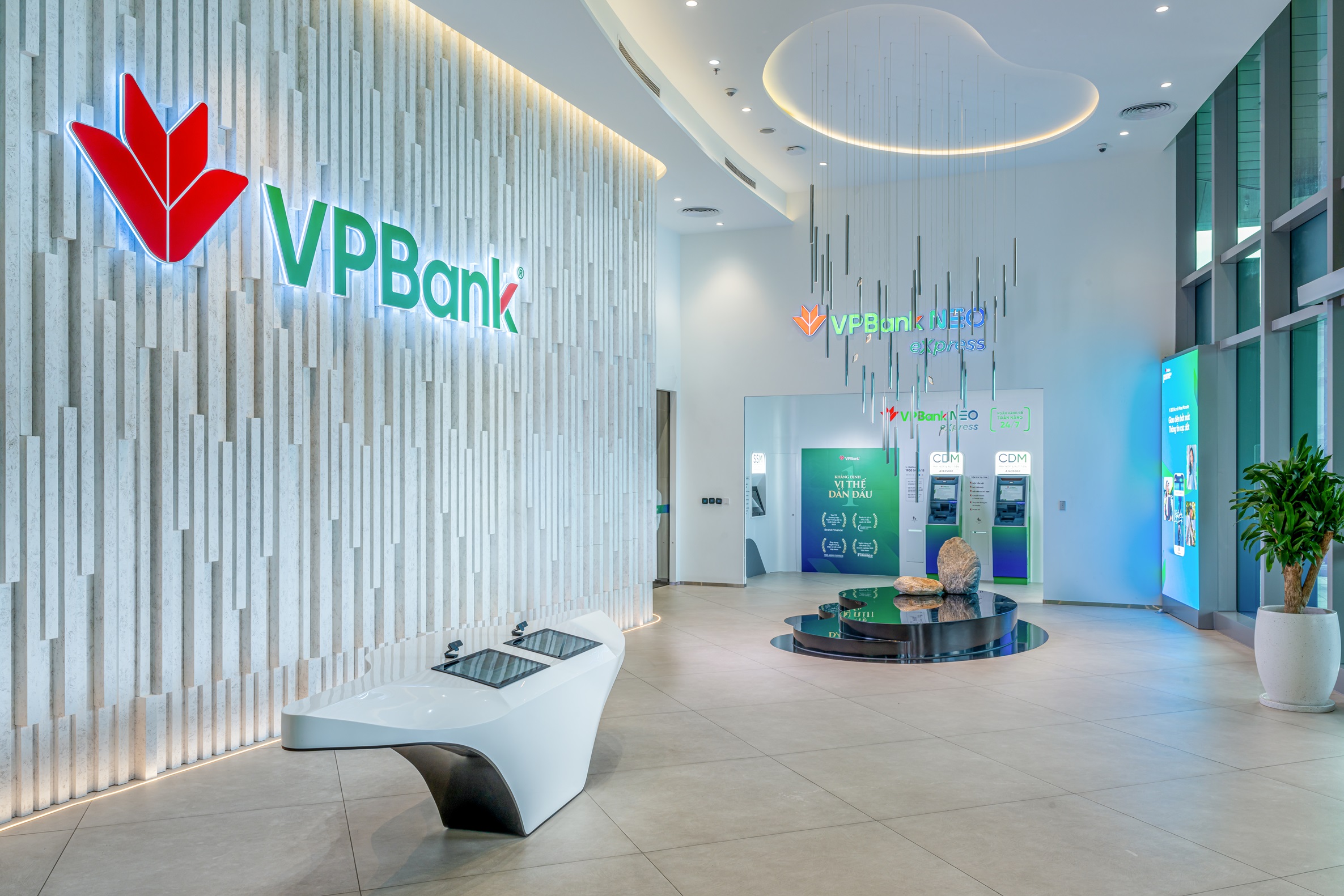 VPBank Thiết Lập Kỷ Lục Huy Động 1 Tỷ USD, Đánh Dấu Bước Tiến Lớn Trong Chiến Lược Phát Triển Bền Vững