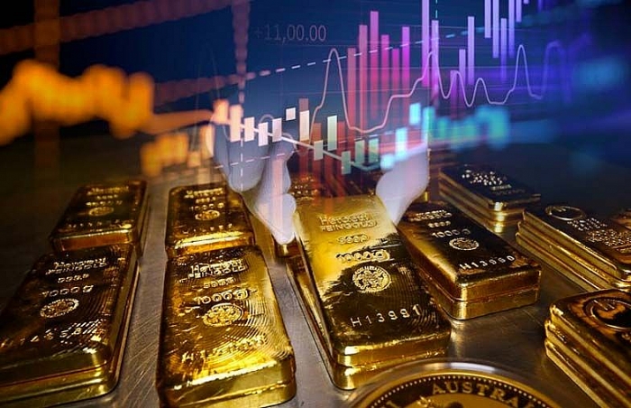 Giá vàng lao dốc, cổ phiếu PNJ tăng trần: Nhà đầu tư nên làm gì lúc này?