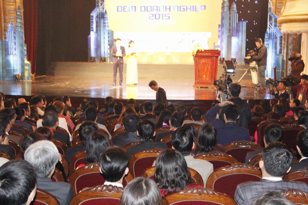 ĐÊM HỘI TÔN VINH CÁC DOANH NGHIỆP, DOANH NHÂN TIÊU BIỂU 2015