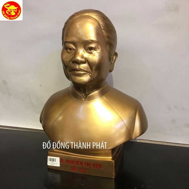 đúc tượng chân dung cụ bà