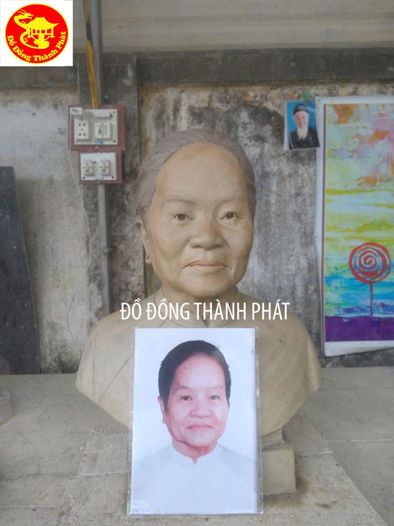 địa chỉ đúc tượng chân dung bán thân cụ bà