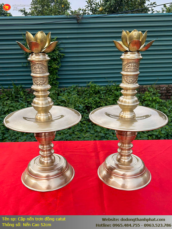 Cặp nến trơn cao 52cm giúp tối giản