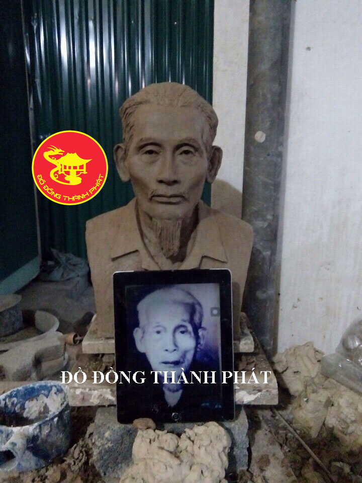 tượng cụ ông bán thân bằng đồng